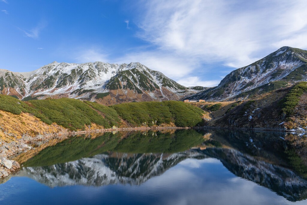 雪の立山とみくりが池