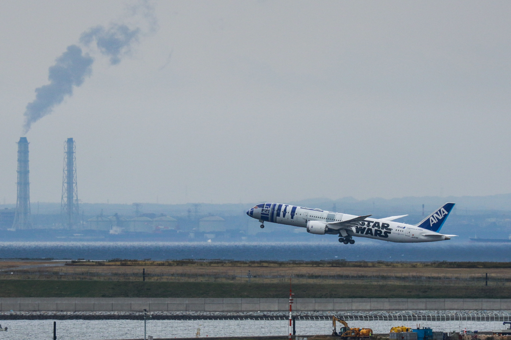 R2-D2 ANA STAR WARS JET 出発