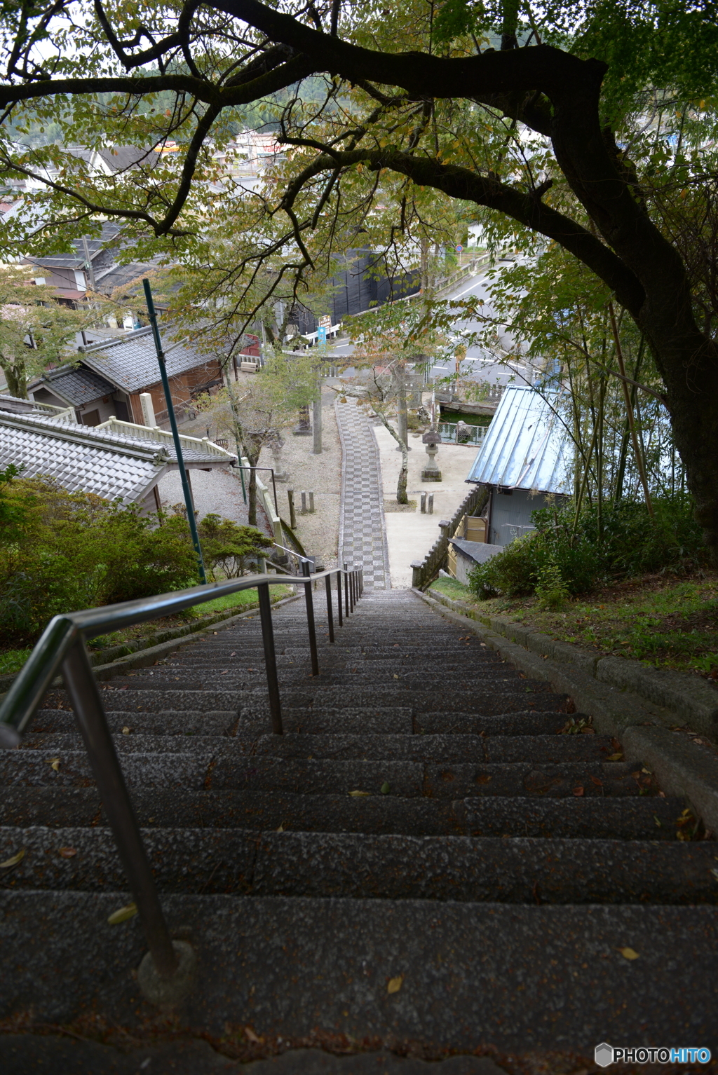 山寺の石段は急峻です