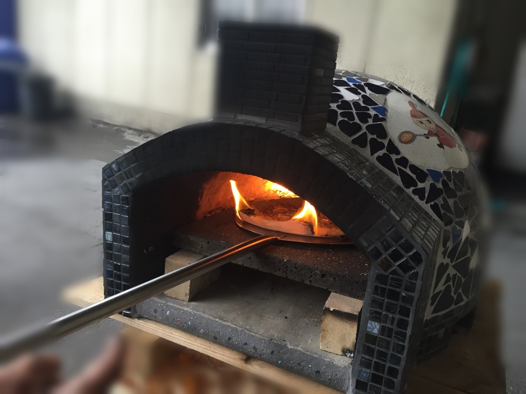 ピザ焼き中