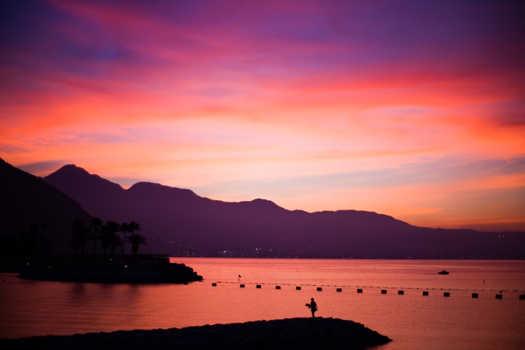 ラジコン青年と夕陽