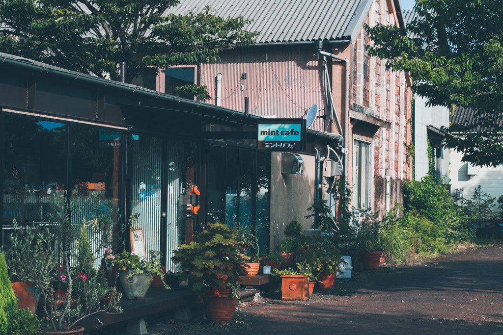 開店前の人気店