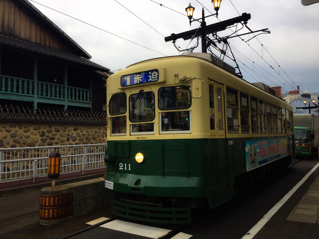 出島の脇から路面電車