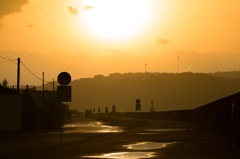 夕暮れと駐禁だらけの道