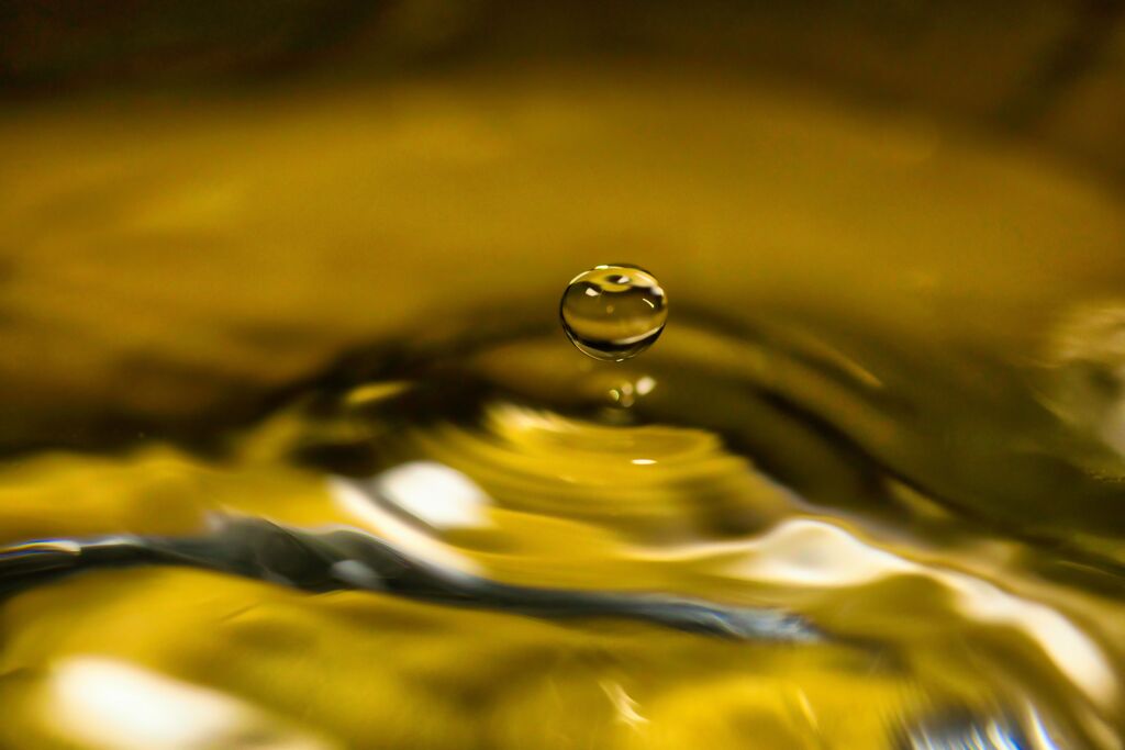 golden water droplets