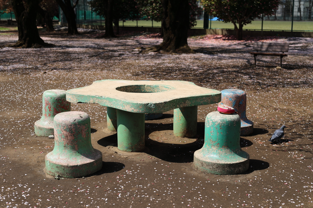 誰もいない公園で