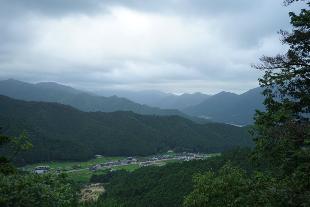 笠形山、林道から