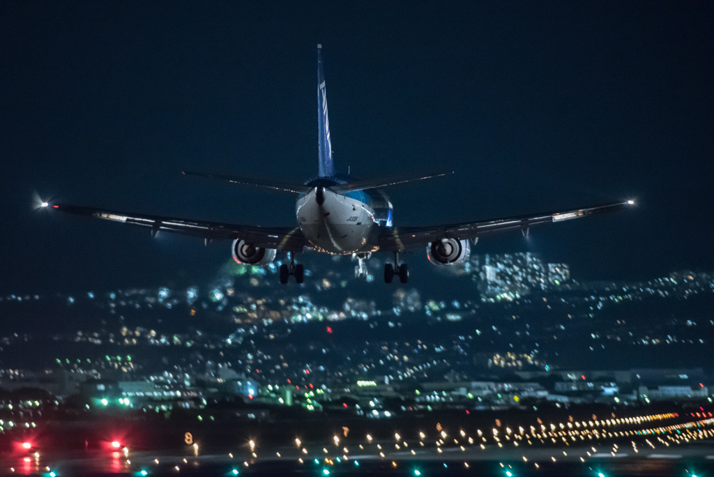 夜の到着便　「Boeing 737-500」JA306K