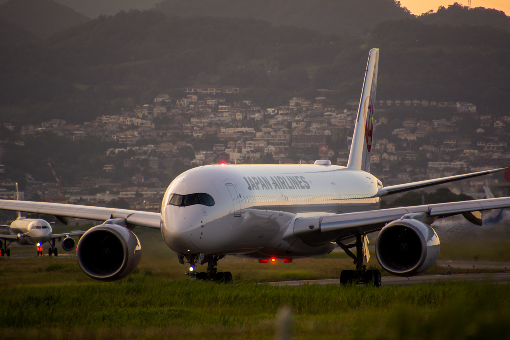 夕暮れの出発便　「A350-900」