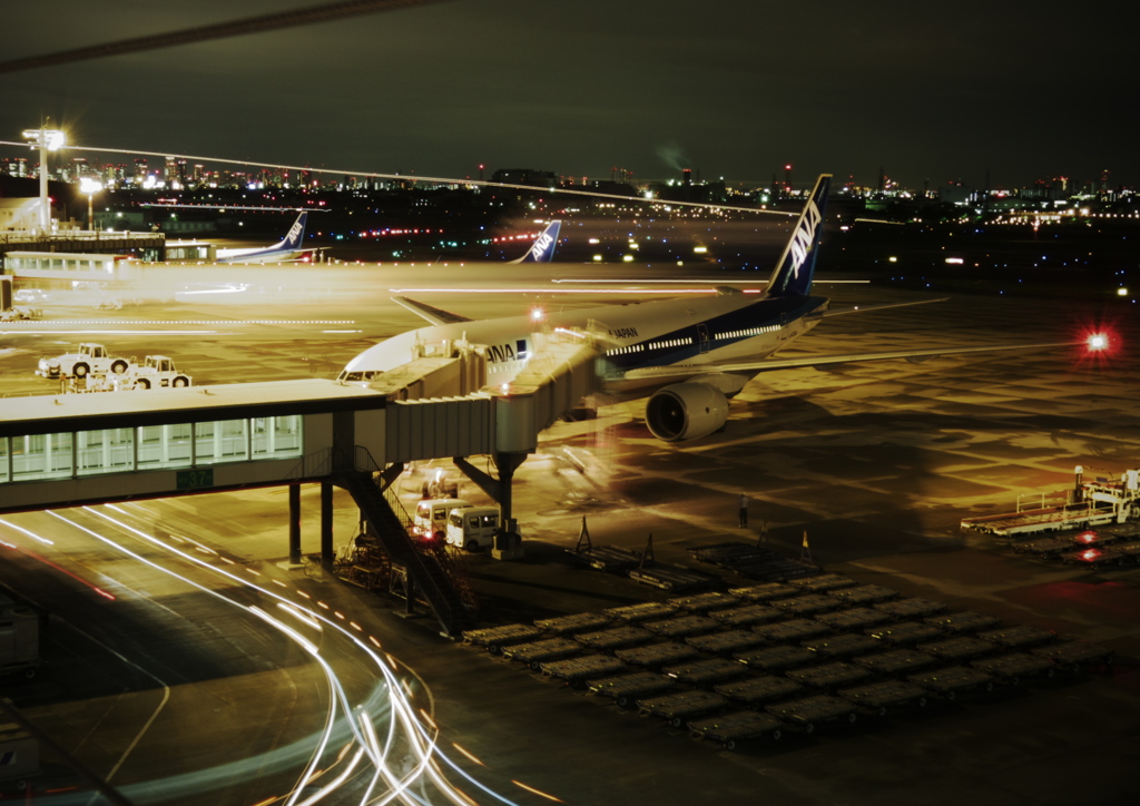 夜の空港