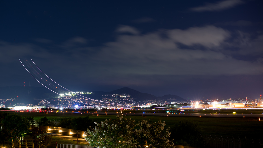 夜空へと続く