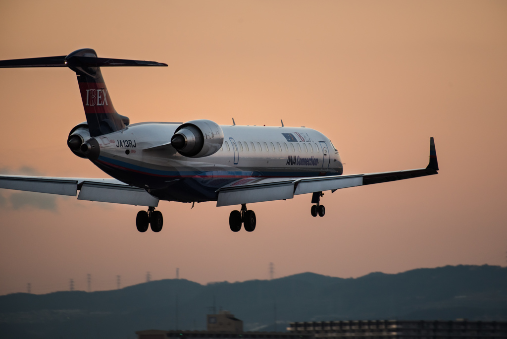 穏やかな夕暮れ　　「IBEX Bombardier CRJ-700」