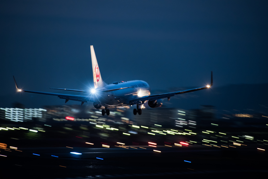 夜の到着便　「Boeing 737-800.」　