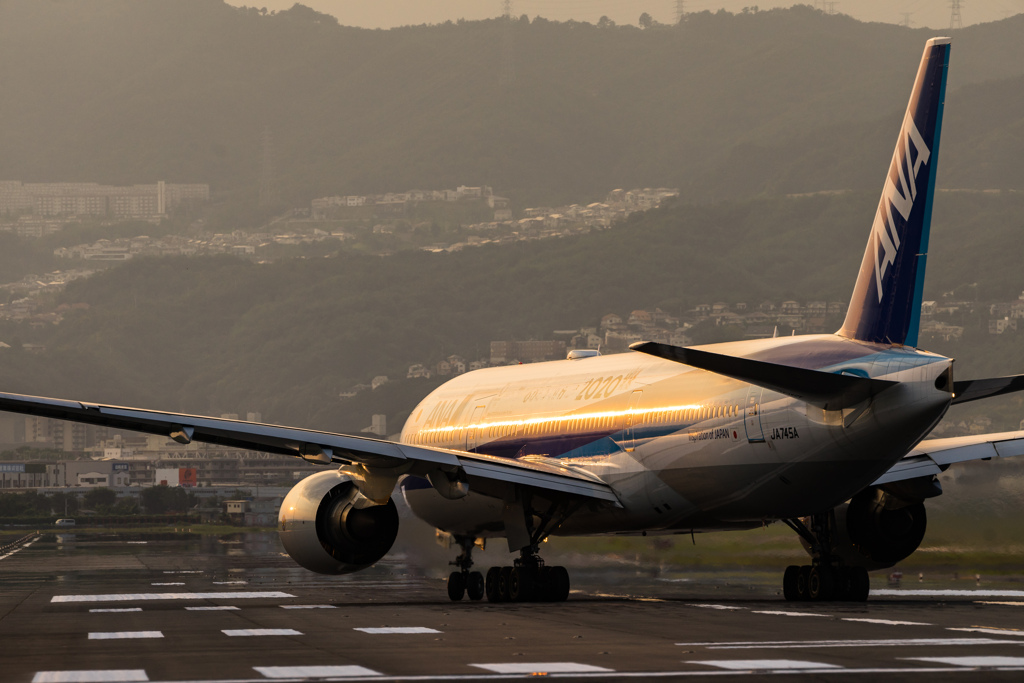 夕暮れトリプル　「Boeing 777-200」