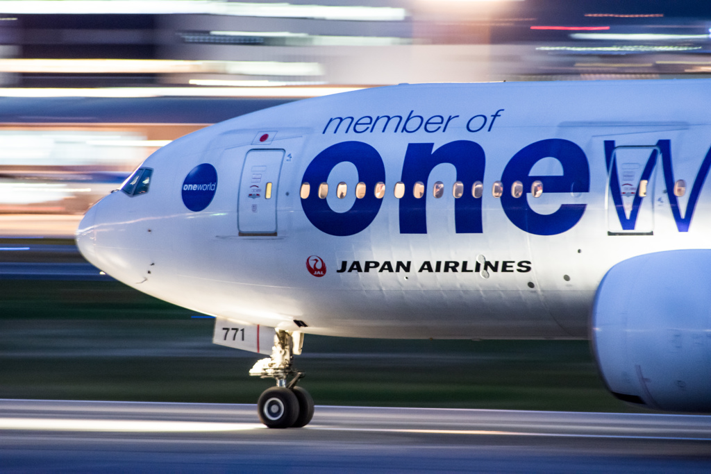 one  「 Boeing 777-200 」
