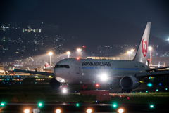 大阪空港の夜景　 「Boeing 767-300」