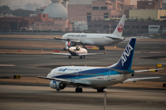 連なる飛行機