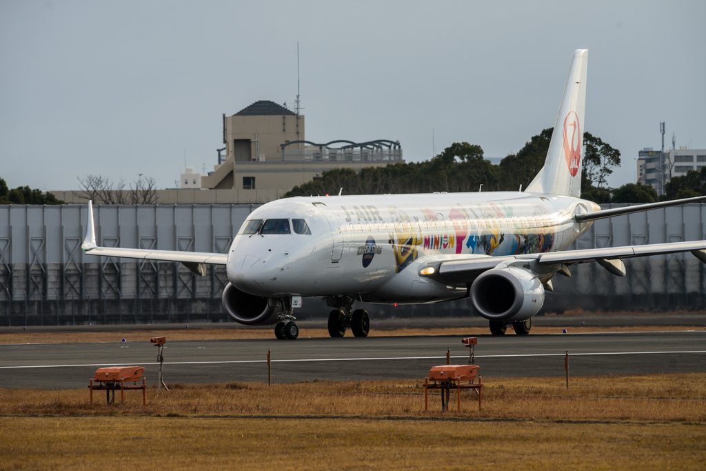 MINION  J-AIR「Embraer ERJ-190 (JA252J)」