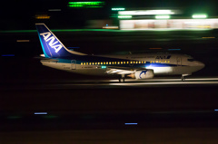 夜の空港　流し撮り　nikon1　②