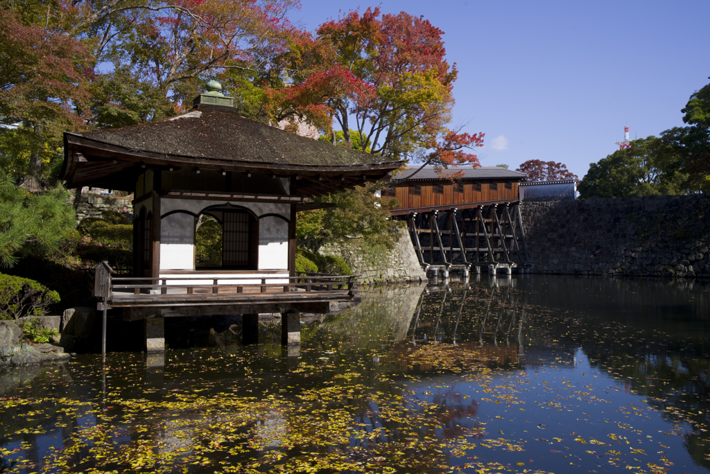 鳶魚閣と紅葉渓