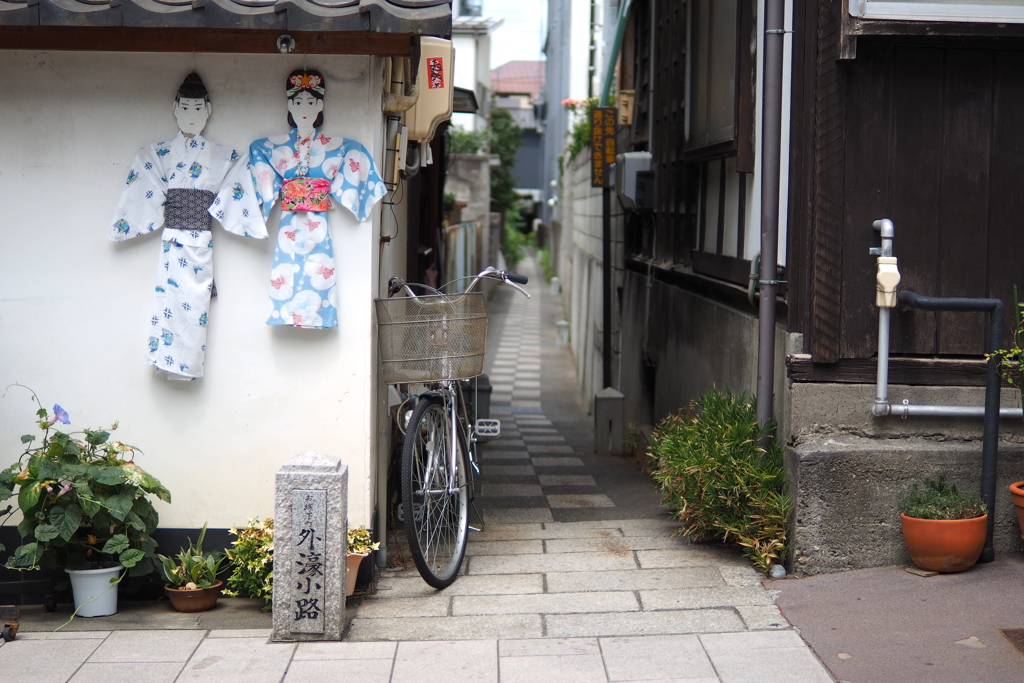 七夕人形と路地