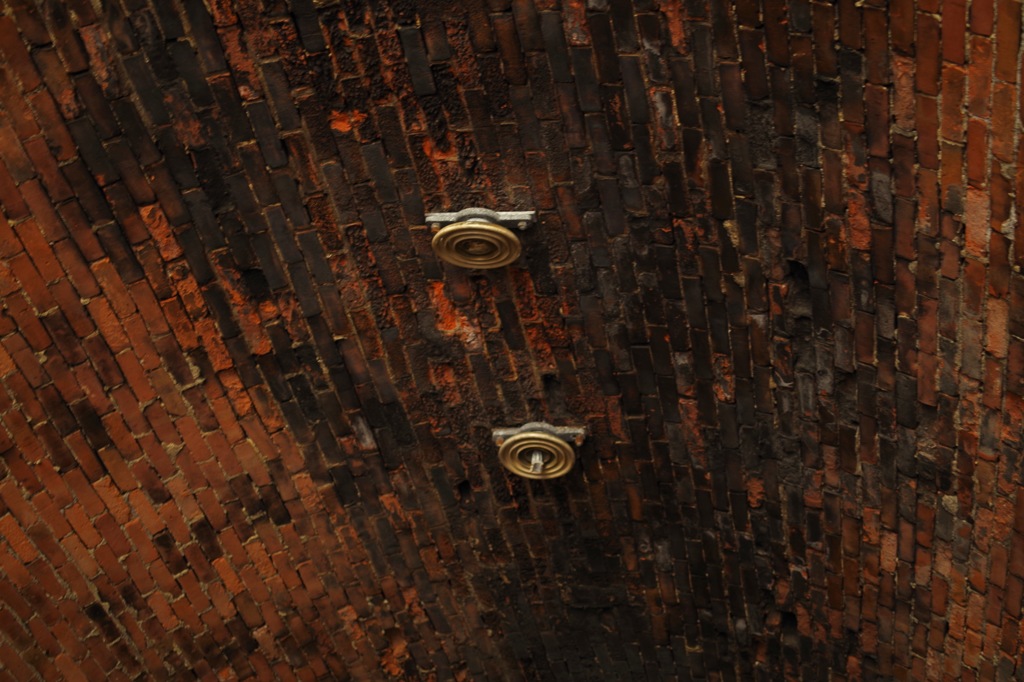 漆久保トンネルの天井_5