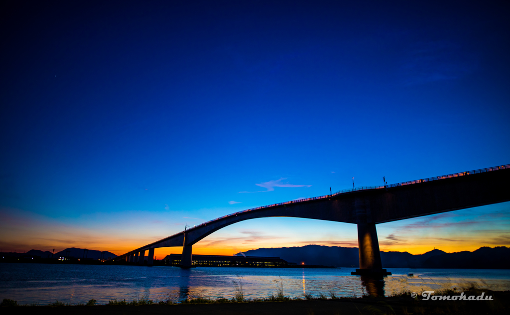 夕闇の江島大橋