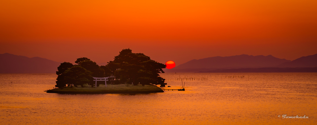 沈みゆく夕日に