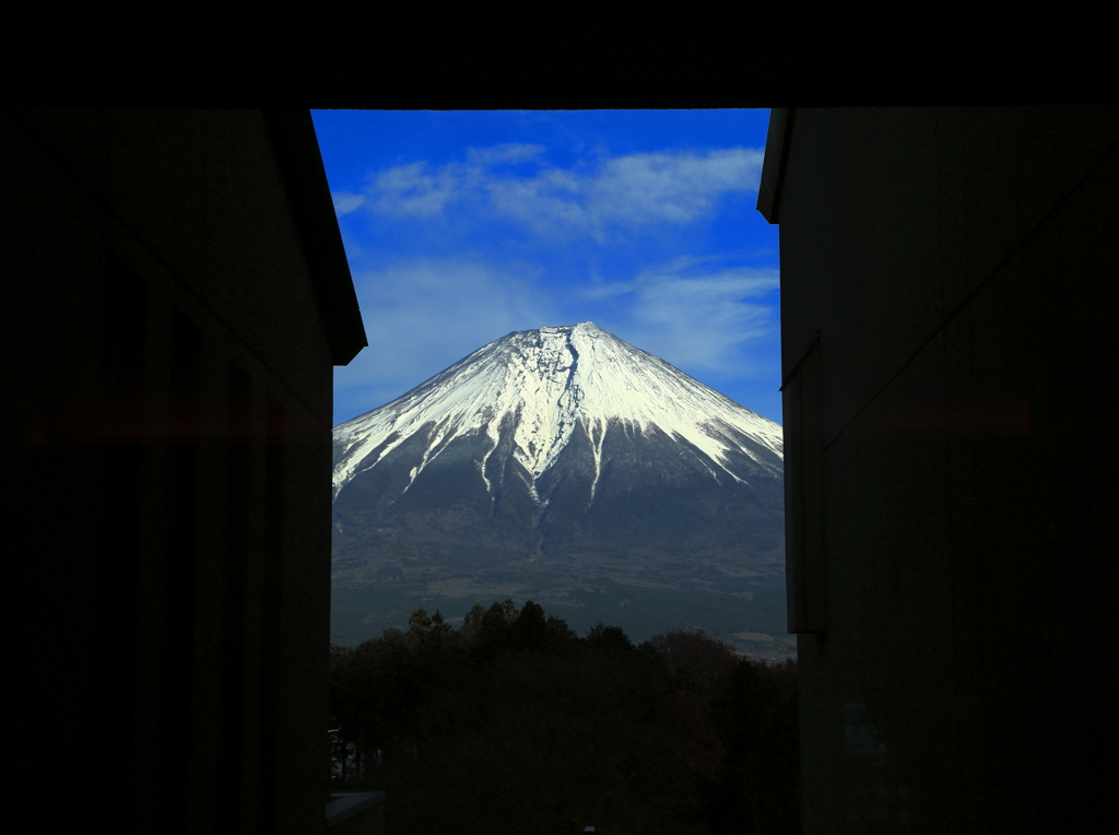 霊峰の窓