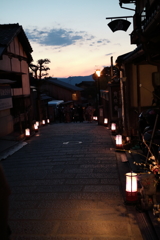 夕暮れの花灯路