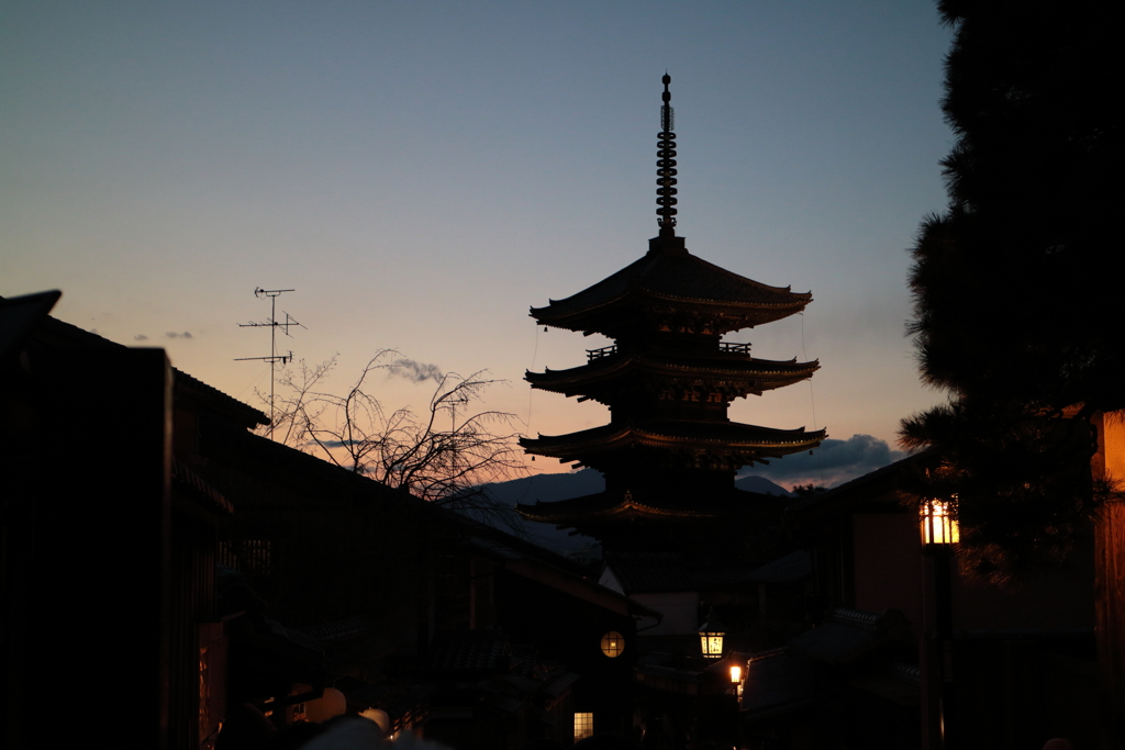 夕暮れの八坂