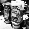 モノクロ　ケチャップ・マスタード