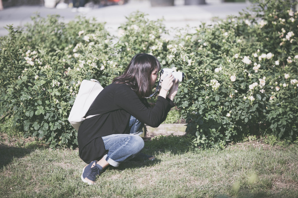 CAMERA WOMAN 黒服白カメ カメラ女子