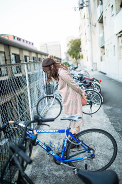 「アパートの自転車置き場」2