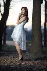 WHITE DRESuuuuN