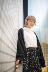 「Snap Photo 2018 no.24 : 白壁スナップの女子」7