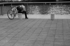 自転車と男子