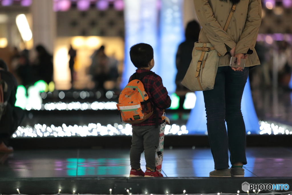 光を見る、子と母