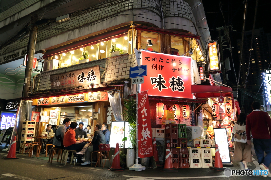 賑わいのたこ焼きメインの酒場