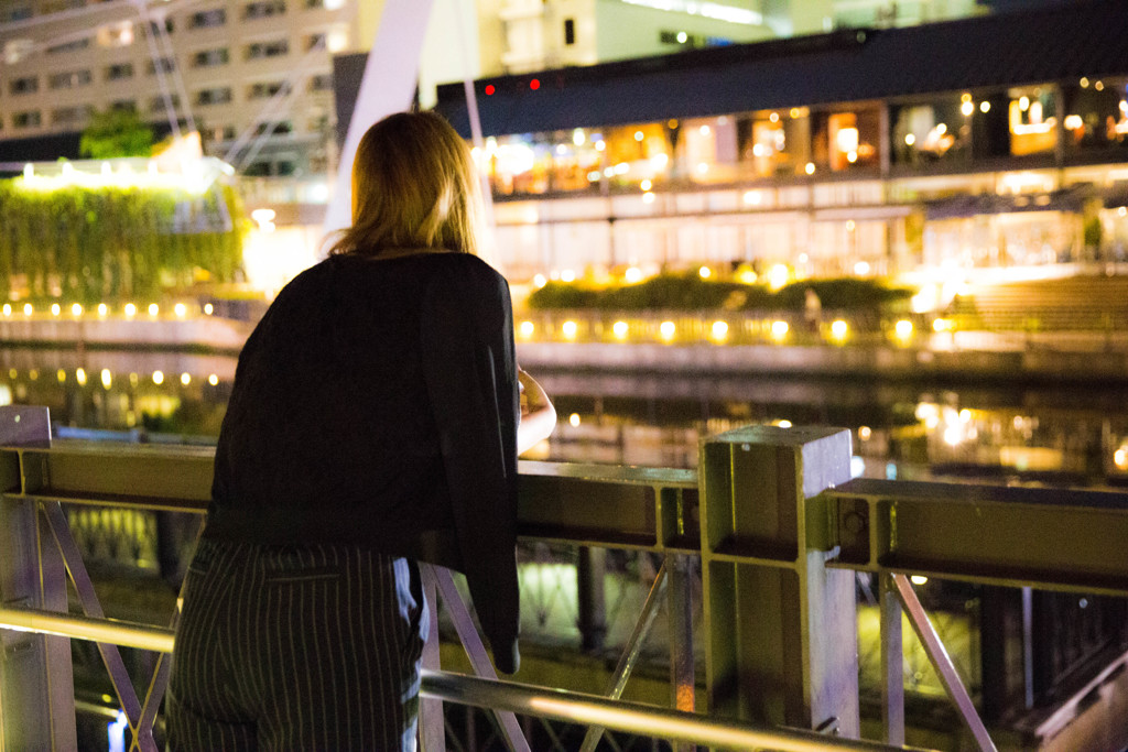 スナップ001a「夜景ポートレート」、斜め後