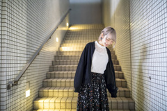 「Snap Photo 2018 no.24 : 白壁スナップの女子」3