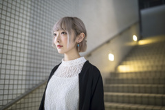 「Snap Photo 2018 no.24 : 白壁スナップの女子」