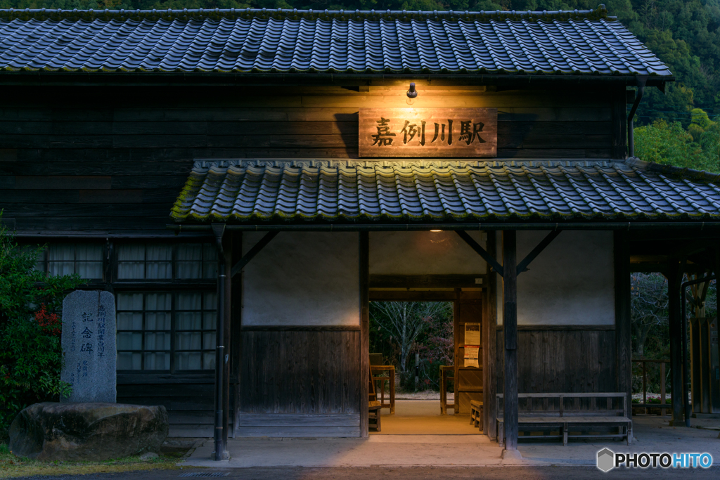 夜明け前の嘉例川駅