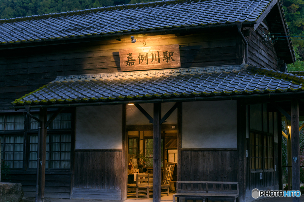 夜明け前の嘉例川駅