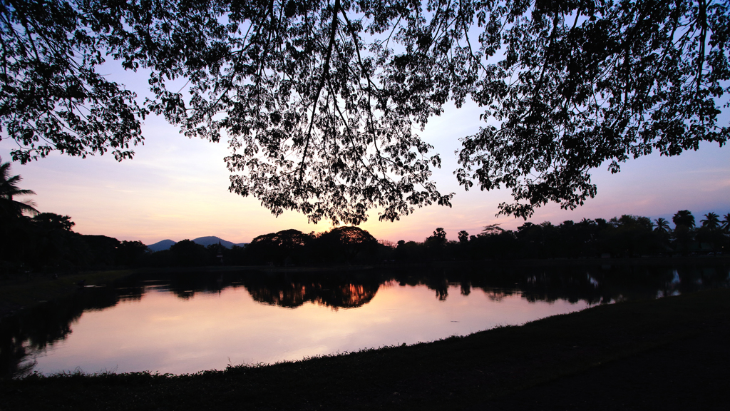 スコータイ歴史公園の夕暮れ