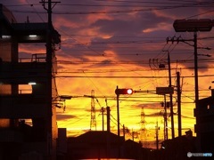 夕暮れと信号(赤)
