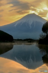 朝焼けの中で
