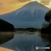 朝焼けの中で