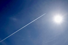 冬の青空、飛行機雲（3/1T）