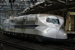 スピード出てます。米原駅